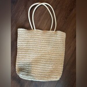 Medium size woven bag